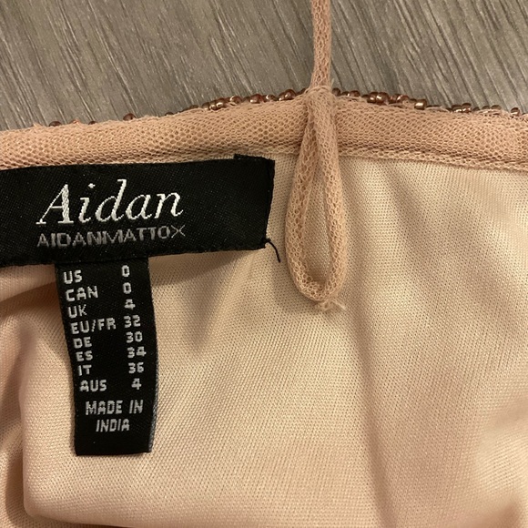 Aidan by Aidan Mattox SZ-0 Women's V-Neck Sequin Cocktail Dress. Retail $320 - Picture 3 of 13